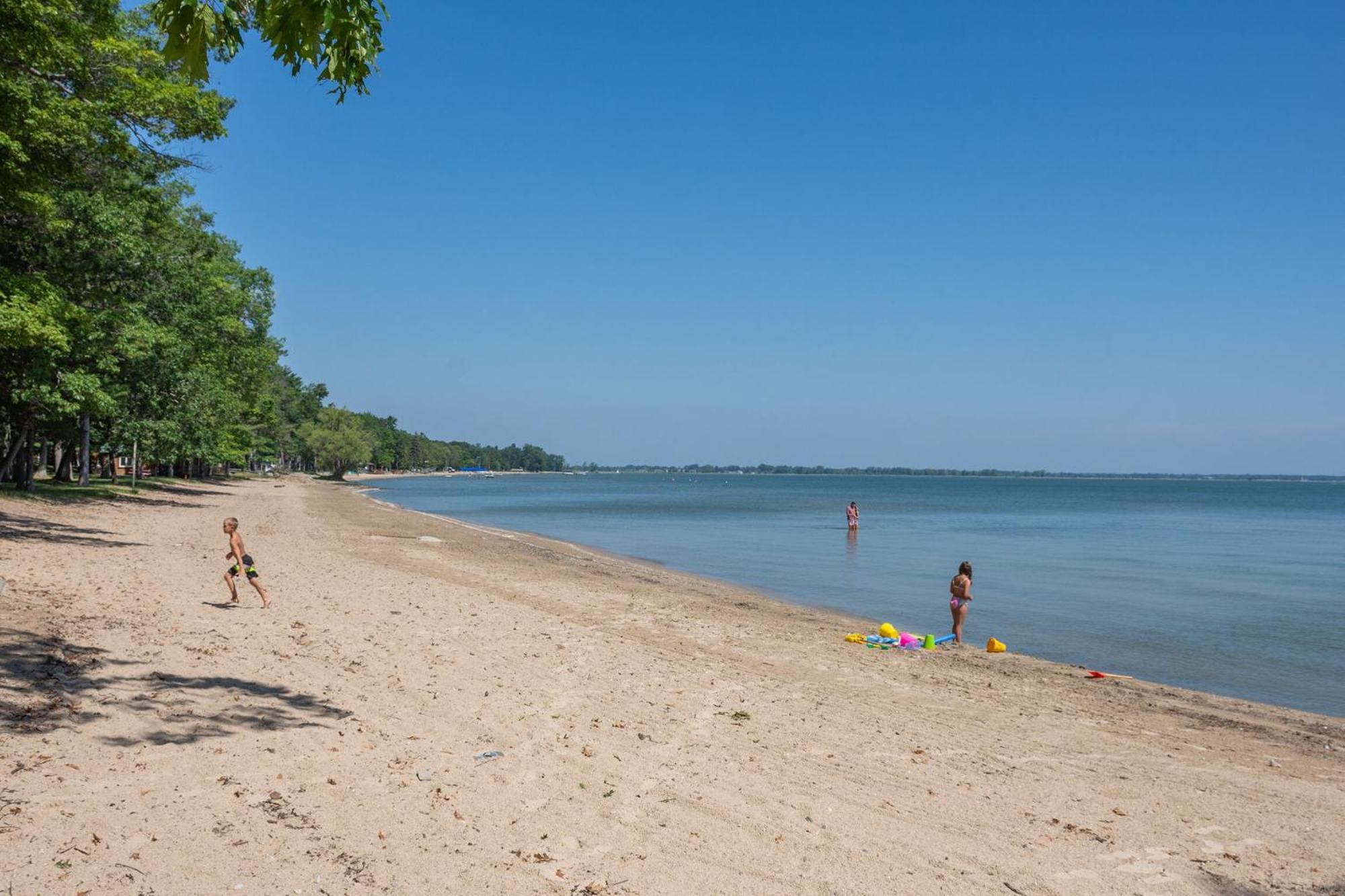 Cozy Home Lake Huron II Au Gres Bagian luar foto